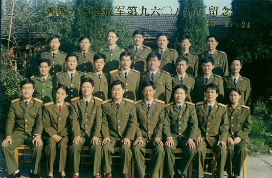 成立安徽神劍化工有限責任公司。為響應中共中央、國務院、中央軍委的號召，管理團隊放棄政府安置，懷揣實業報國的思想，公司軍轉民。